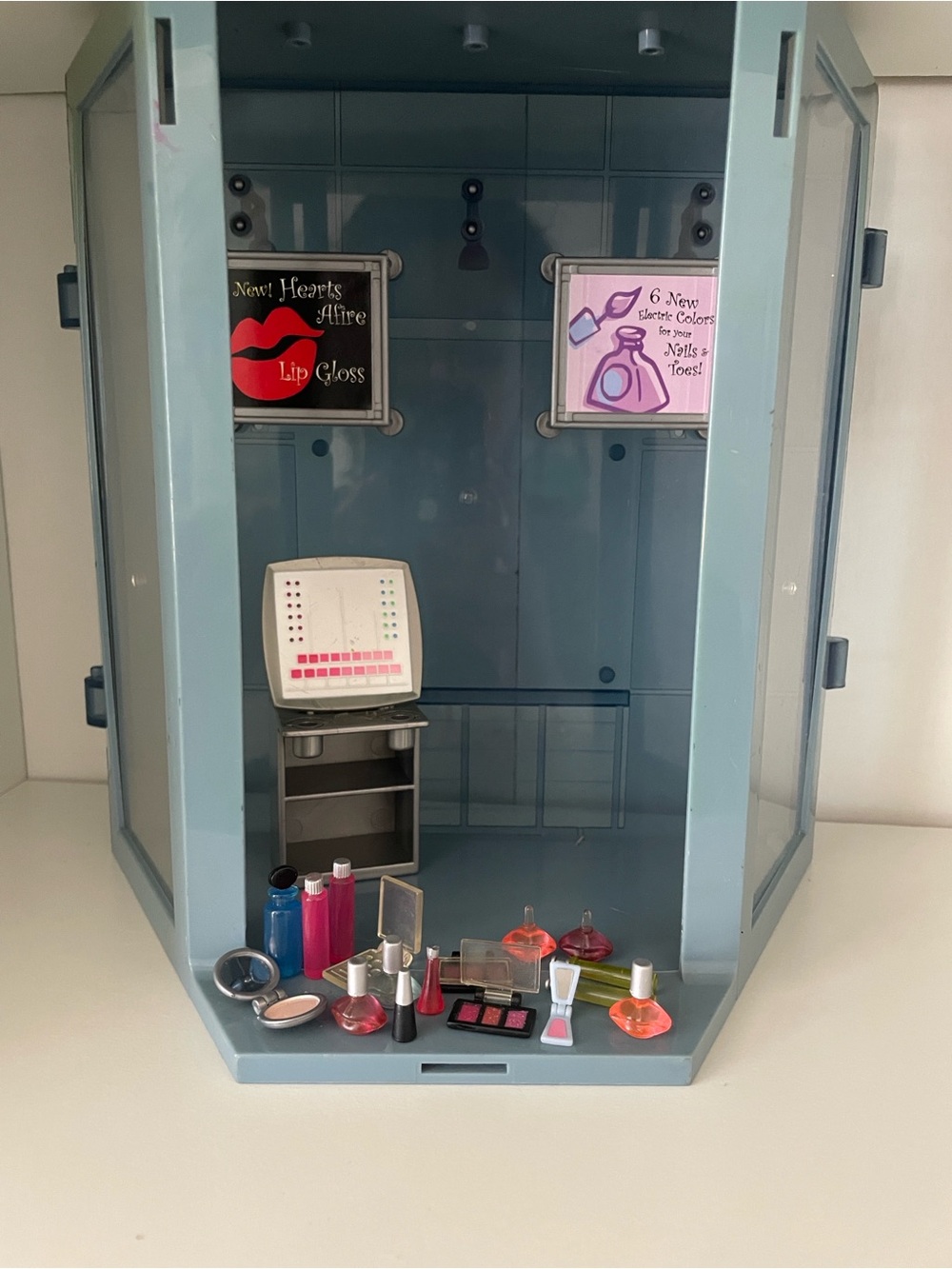 Vintage Bratz kiss and makeup store with accessories